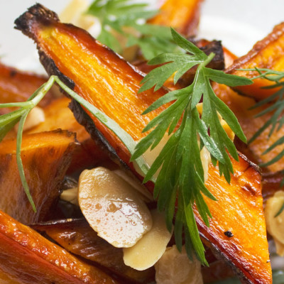 Carottes rôties avec sauce au yogourt à l’aneth et à l’estragon